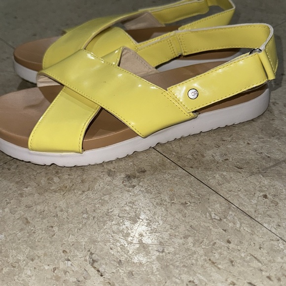 Ugg yellow Sandals - 5 - Picture 2 of 5
